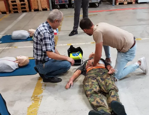FCWS_Repetition_Erste_Hilfe_Tragarten_BLS_und_Einsatz_Defi_Kurs_50.png
